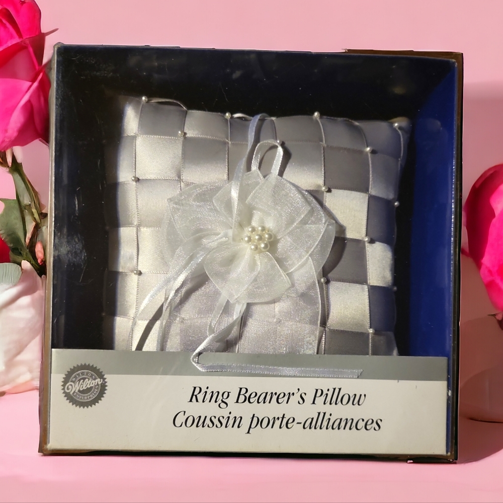 Vtg 2004 Wilton Ring Bearer Satin Pillow Flower Ribbon Pearl Beads Wedding Day - Picture 2 of 4